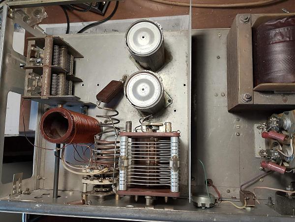 Продам Надежный усилитель на 2 х гу 50 200вт