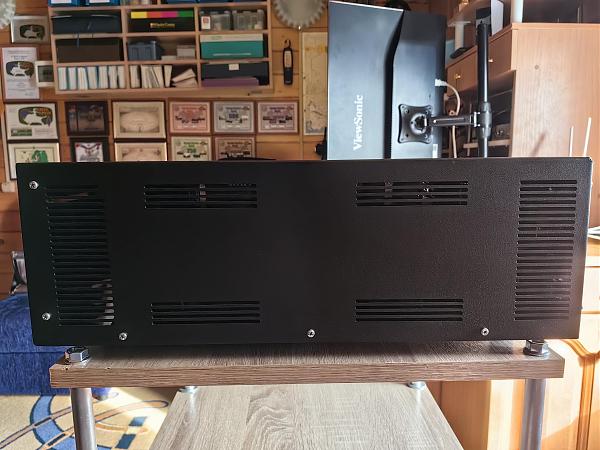 Продам Усилитель UM-1000A