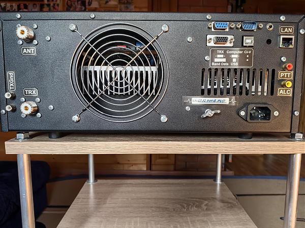 Продам Усилитель UM-1000A