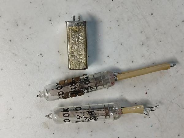 Продам Кварцевые резонаторы,керамические каркасы и реле