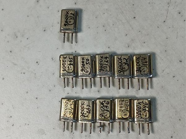 Продам Кварцевые резонаторы,керамические каркасы и реле