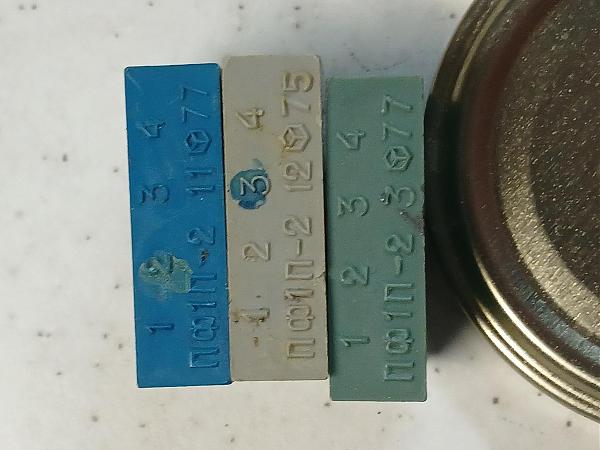 Продам Кварцевые резонаторы,керамические каркасы и реле