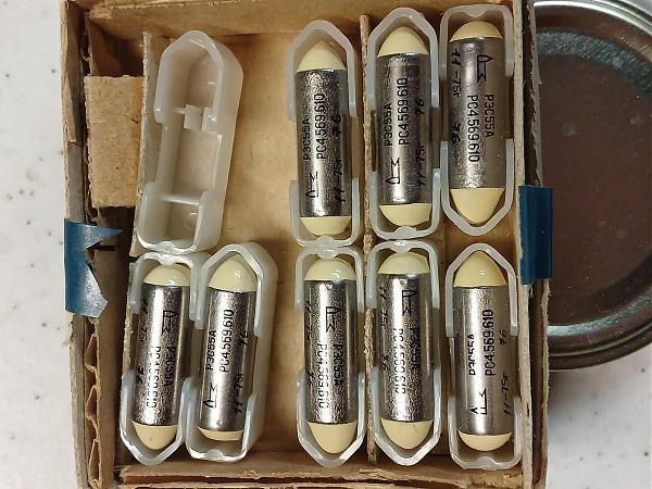 Продам Кварцевые резонаторы,керамические каркасы и реле