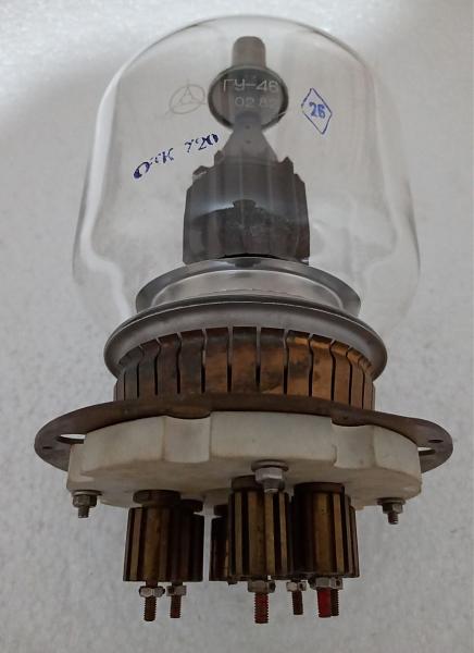 Продам Две лампы ГУ-46 + панелька