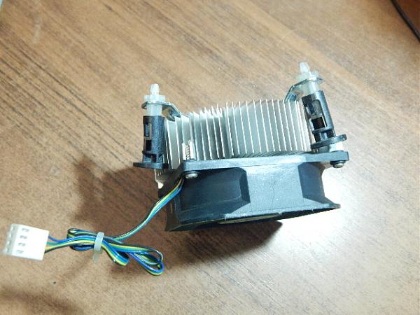 Продам Кулер охлаждения процессоров с радиатором