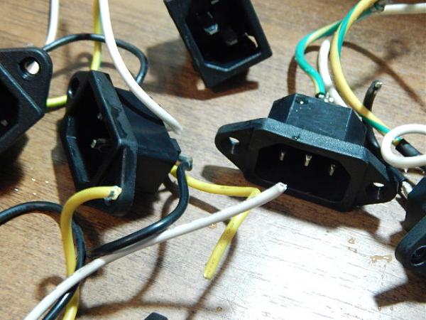 Продам Гнёзда, розетки сетевые к аппаратуре