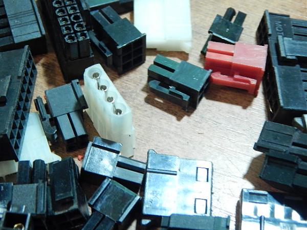 Продам Штекера, разъёмы, фишки, разные(280 гр)