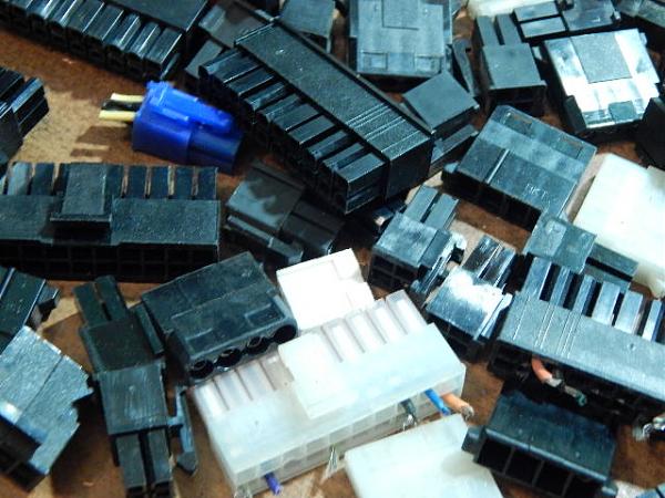 Продам Штекера, разъёмы, фишки, разные(280 гр)