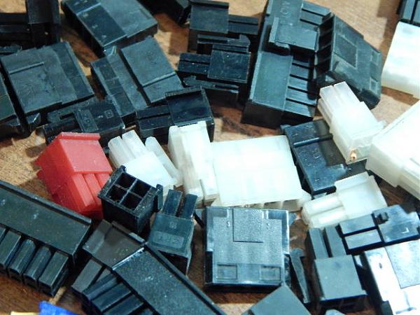 Продам Штекера, разъёмы, фишки, разные(280 гр)