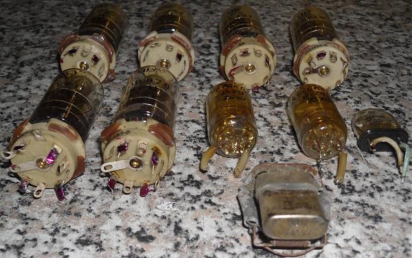 Продам Кварцы в стекле набор