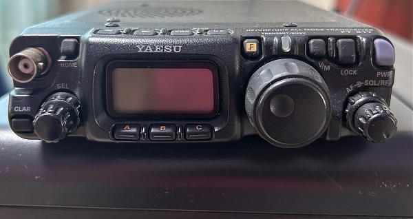 Продам Трансивер Yaesu ft 817
