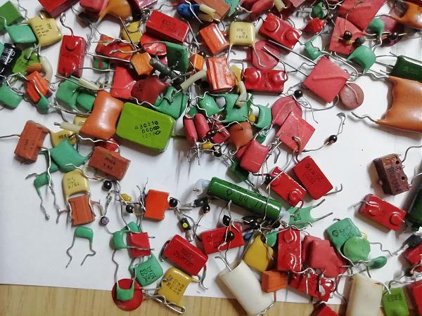 Продам конденсаторы, варикапы