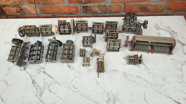 Продам Переменные конденсаторы и другие радиодетали