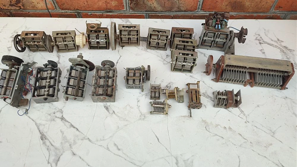 Продам Переменные конденсаторы и другие радиодетали