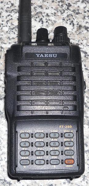 Продам Yaesu FT-250R
