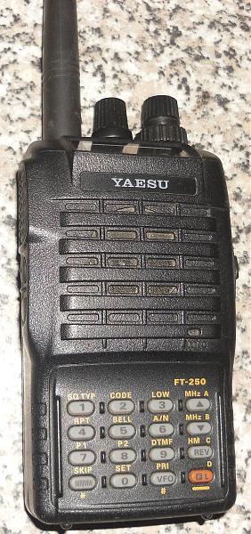 Продам Yaesu FT-250R