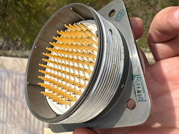 Продам Новые разъемы (з/у + этикетка)