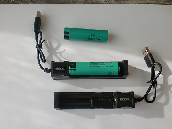 Продам зарядный адаптер аккумулятора 18650