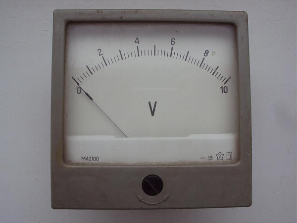 Продам Вольтметры на 10 и 15 вольт