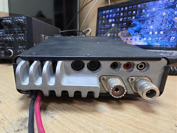 Продам Трансивер Yaesu FT857D