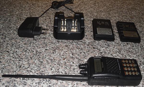 Продам Yaesu FT-60R