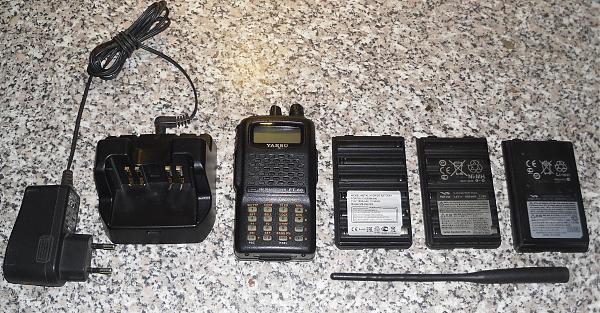 Продам Yaesu FT-60R