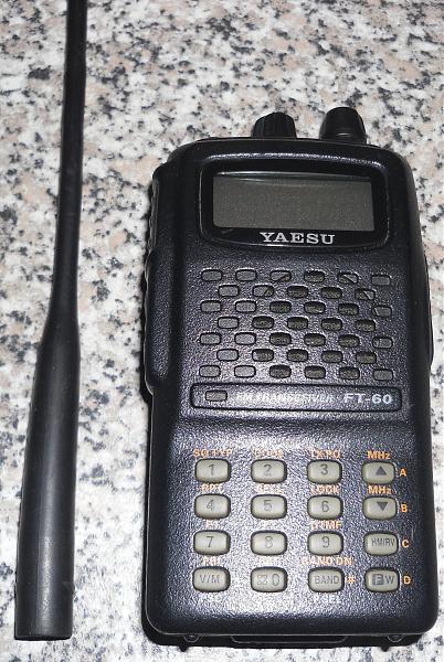 Продам Yaesu FT-60R