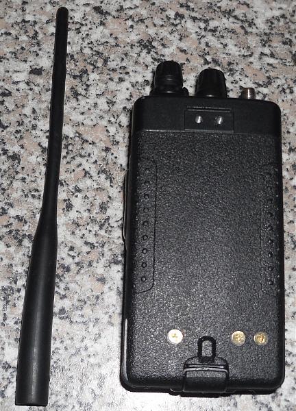 Продам Yaesu FT-60R