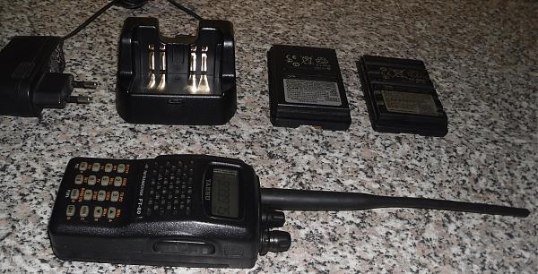 Продам Yaesu FT-60R
