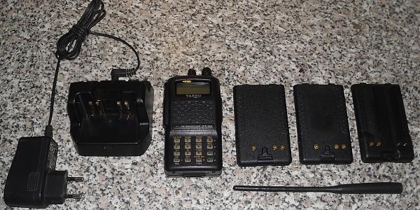 Продам Yaesu FT-60R