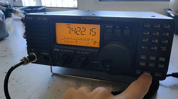 Продам Трансивер icom ic-718