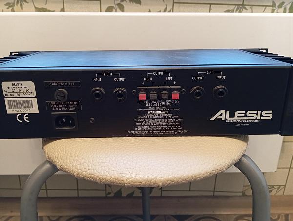 Продам усилитель ALESIS