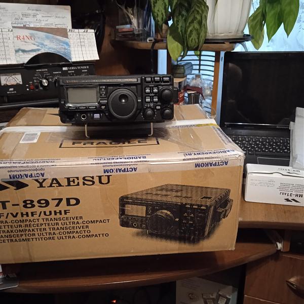 Продам КВ/УКВ трансивер FT-897D