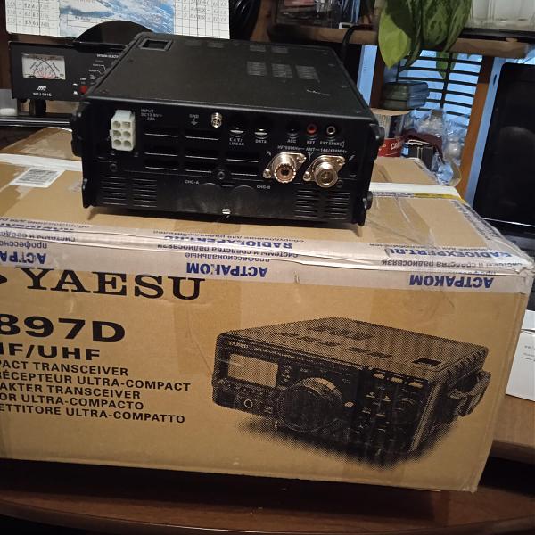 Продам КВ/УКВ трансивер FT-897D