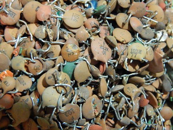 Продам Конденсаторы разные на аффинаж (437 грамм)