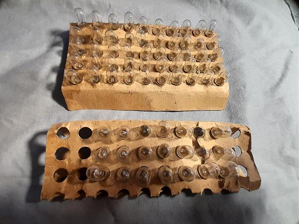 Продам Лампы накаливания 28v, 4.8 w