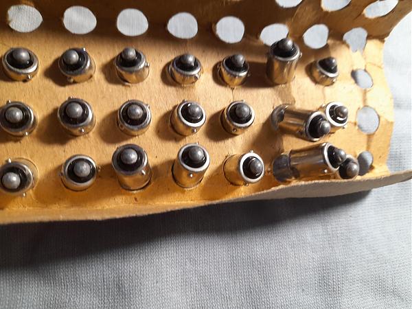 Продам Лампы накаливания 28v, 4.8 w