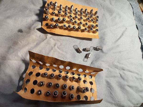Продам Лампы накаливания 28v, 4.8 w