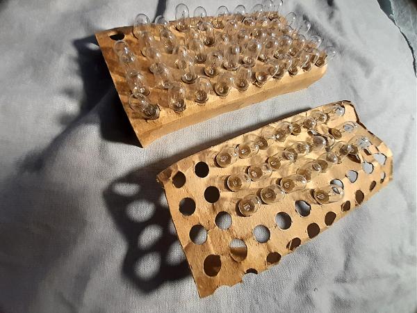 Продам Лампы накаливания 28v, 4.8 w