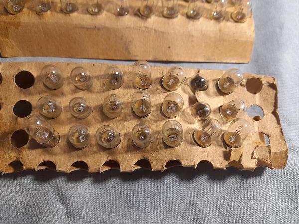 Продам Лампы накаливания 28v, 4.8 w