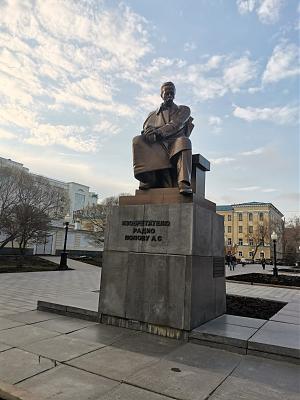 Фото памятник Попову
