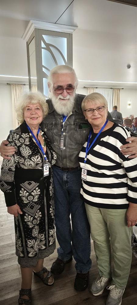 Владимир Чуков R3CA с Зоей RA1AGN и Галиной R8CHW